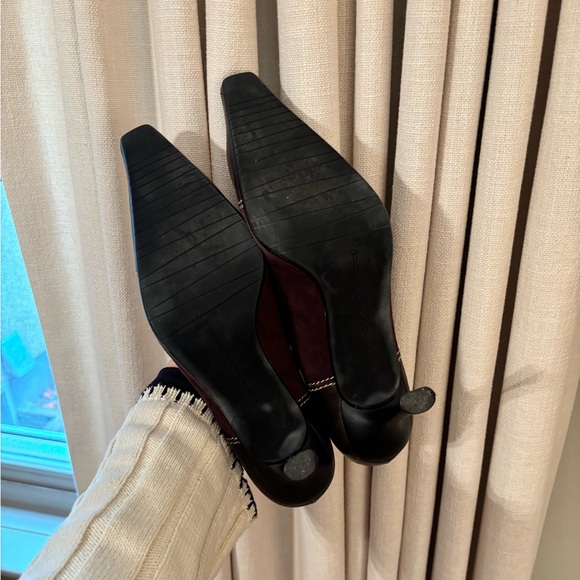Stuart Weitzman brown suede and black leather pumps - Picture 3 of 3
